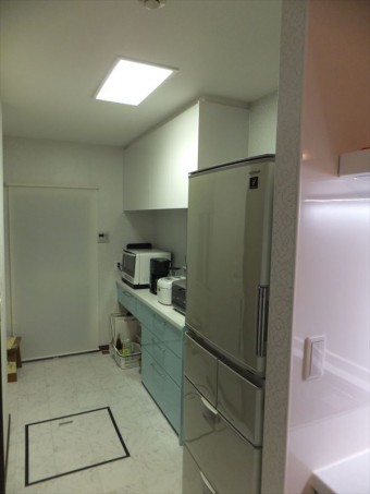 リビングと一体の対面キッチンにリフォーム リビングと一体の対面キッチンにリフォーム